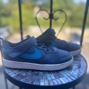 Nike Kids Sneakers in Navy and Sky Blue